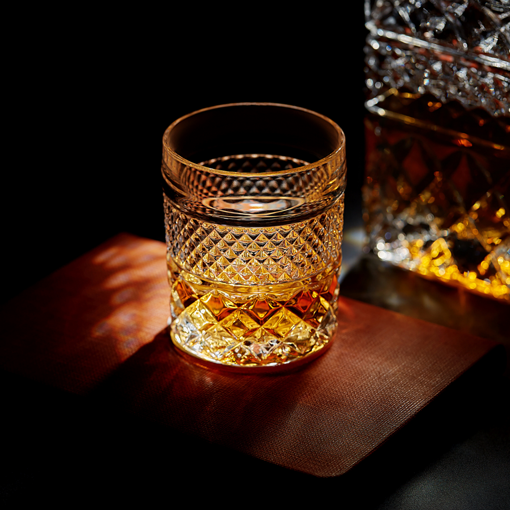 Whiskey Dekanter Geschenkset mit 4 Gläsern & Granit Kühlsteinen 650 ml