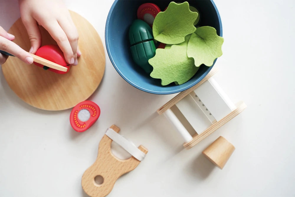 small foot Schneide-Set Salat „fresh“ – 11-teiliges Spiellebensmittel-Set für Kinderküche