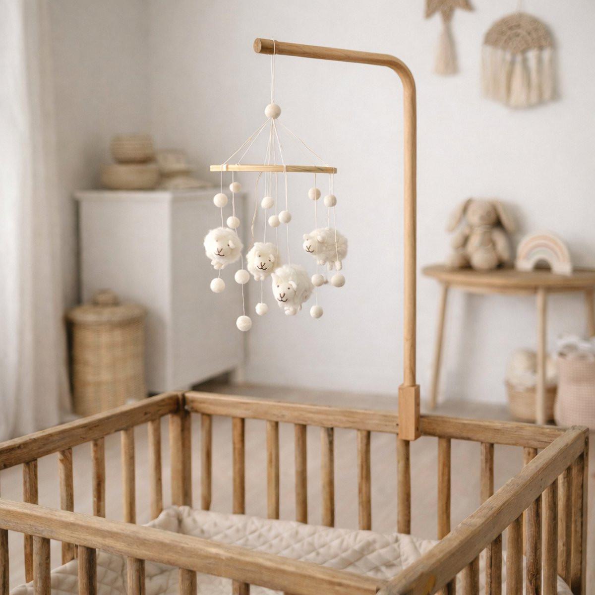 BeYoona Mobile Schafe – handgefertigtes Kinderzimmer-Mobile aus Wolle & Filz, Fairmade, Babyzimmer Deko, Mutterschaftsgeschenk.