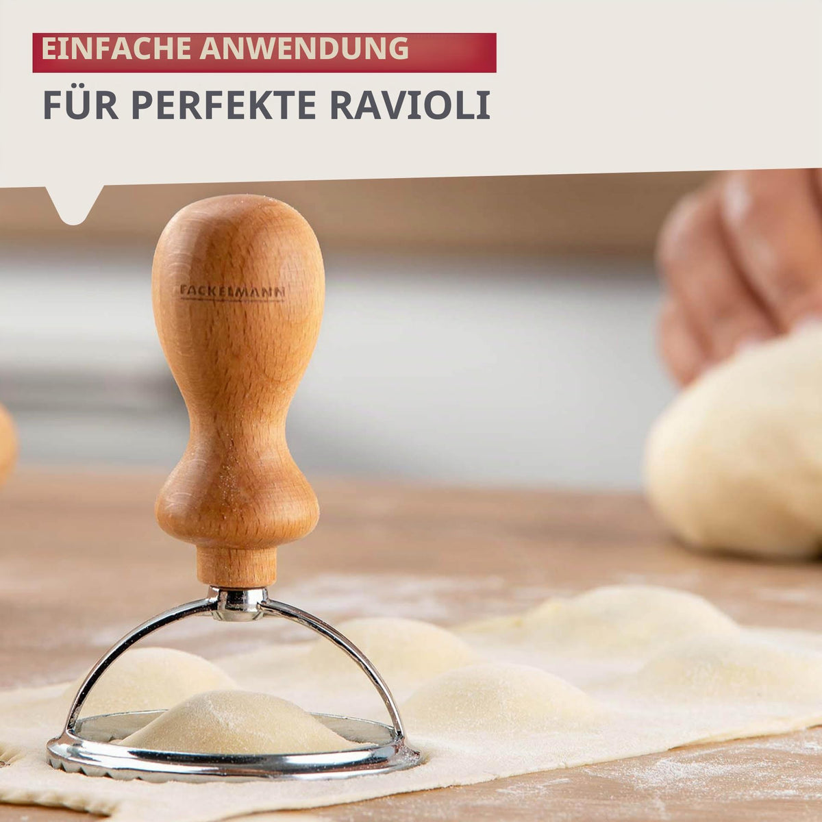 Fackelmann Ravioli Ausstecher 6,5 cm Rund Geriffelt Holzgriff Pizza & Pasta