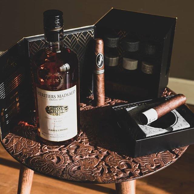 The Gentleman's Set – Cigar Aficionado Geschenkset mit Zigarrenaschenbecher & Whiskysteinen.