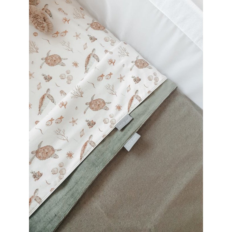 Petit Juul Bettlaken Ozean 110 × 145 cm – weiches Baby-Laken aus Bio-Baumwolle