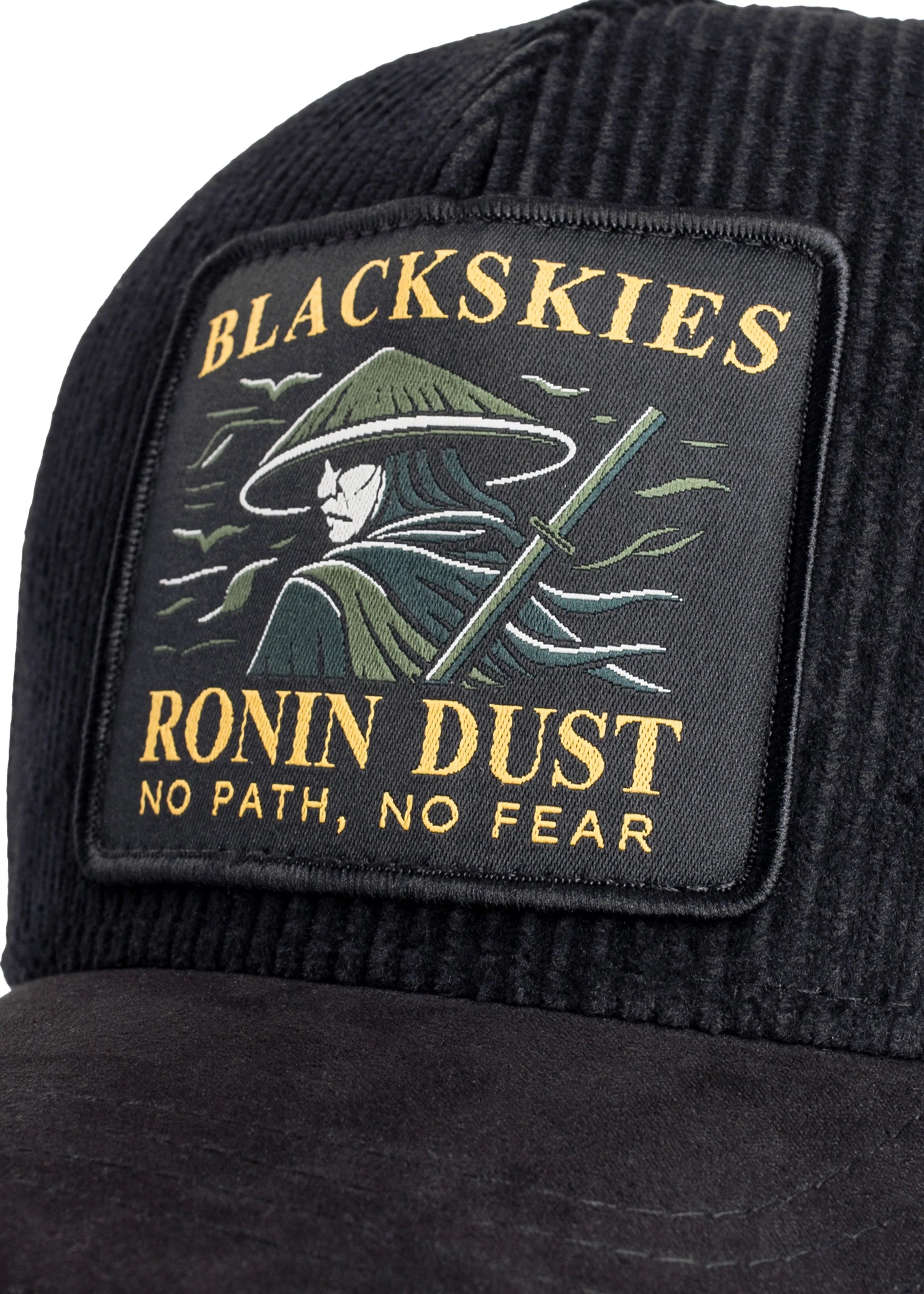 Ronin Dust Trucker Cap – Streetwear Cap mit Samurai-inspiriertem Design