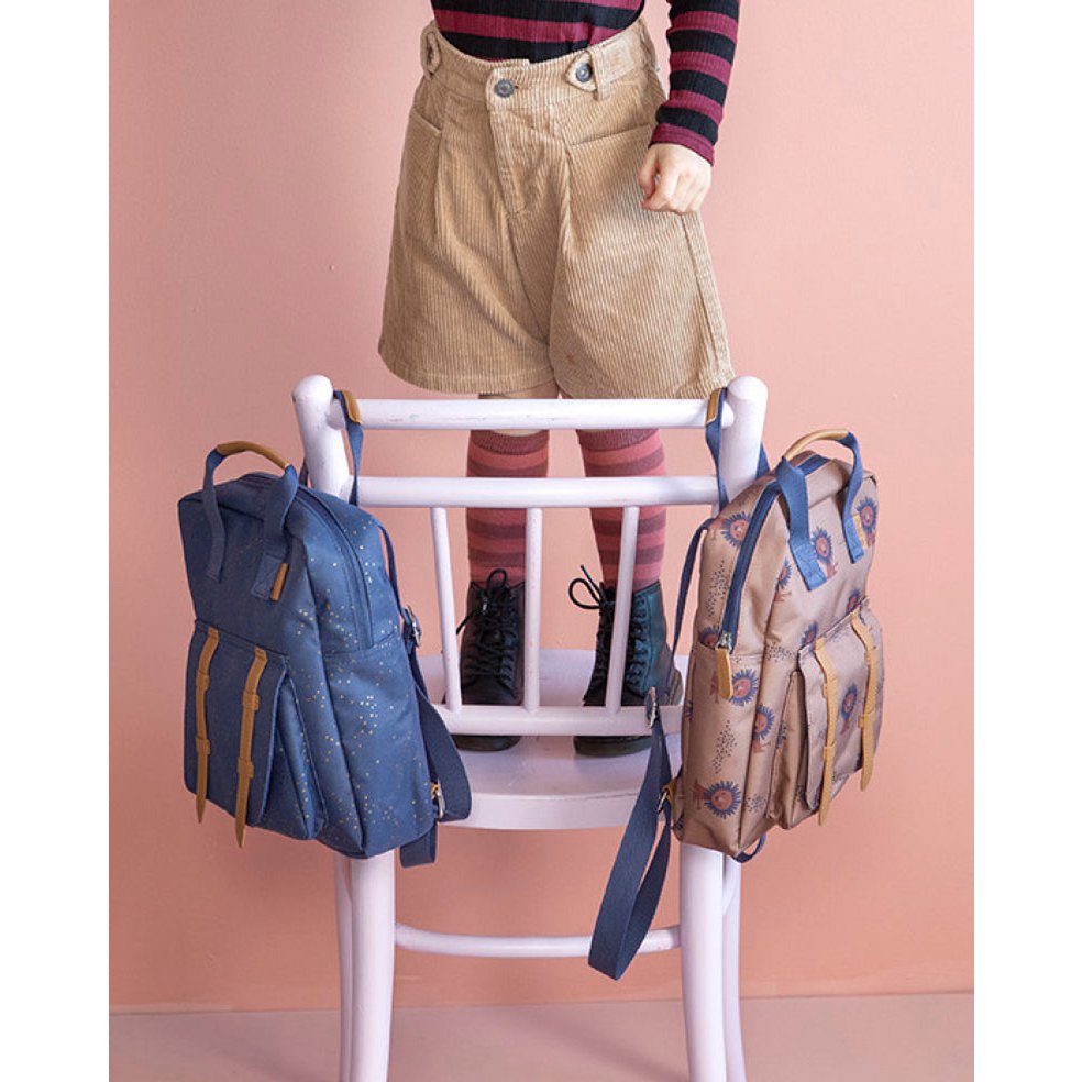Fresk Kinder-Rucksack Löwe – leichter wasserabweisender Kindergartenrucksack aus recyceltem PET, 28 x 21 x 8 cm