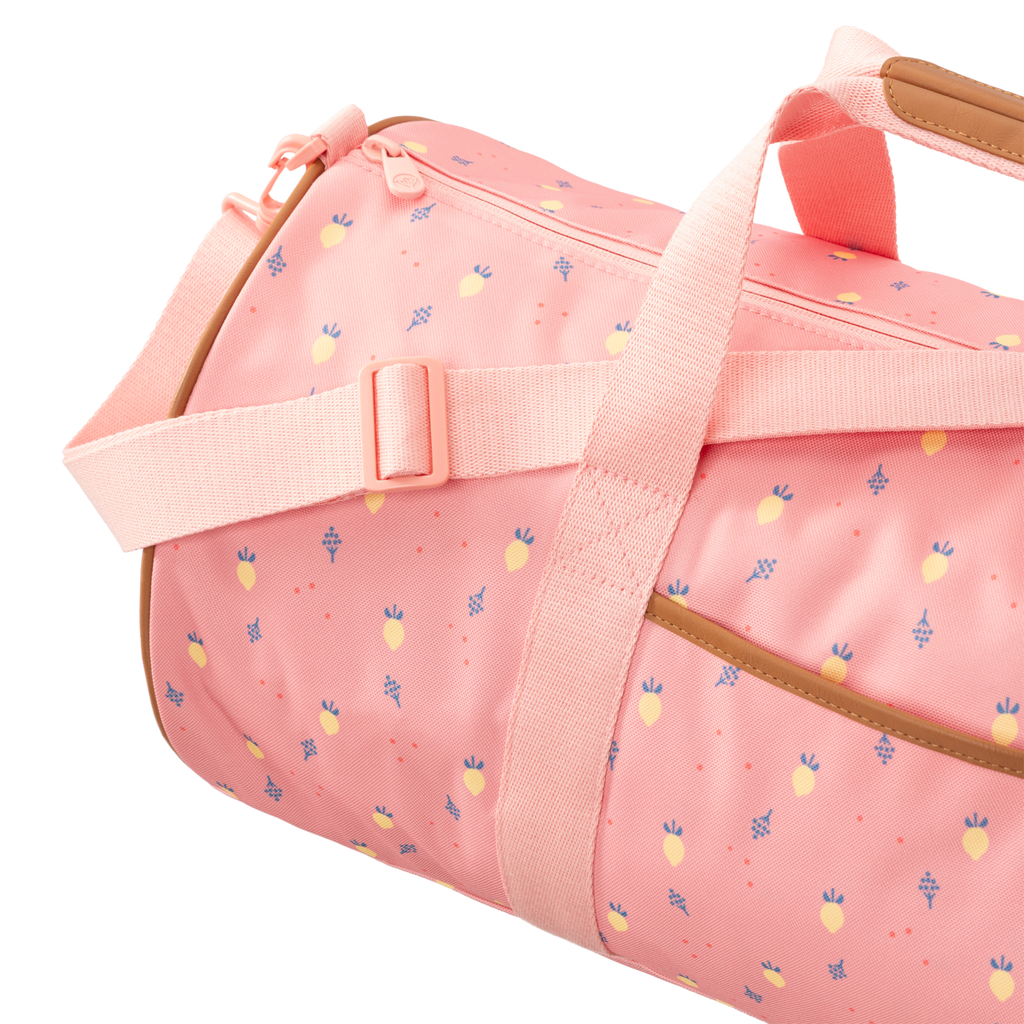 Fresk Weekender Große Sommerfrucht – geräumige Reisetasche aus recyceltem PET, mit Schultergurt, 55 x 26 x 26 cm.
