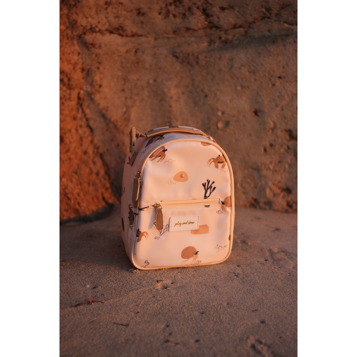 Play & Store Kinder-Lunchtasche Sands – isolierte Lunchbag als Rucksack & Umhängetasche
