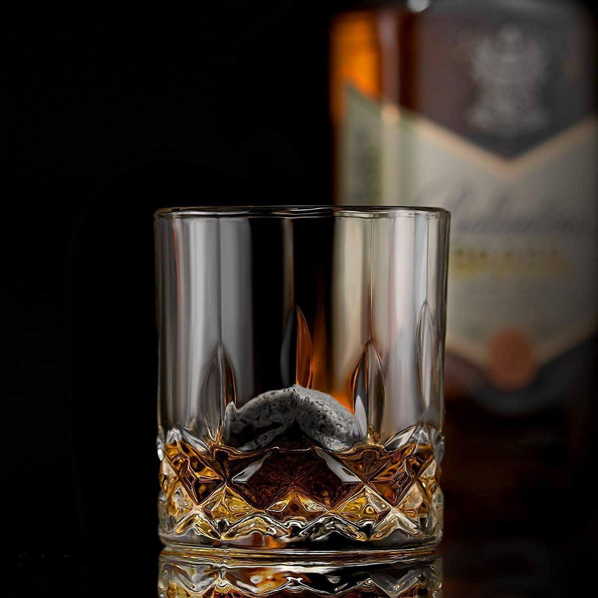 The Connoisseur's Set – Signature Whiskey Glass Edition mit Whiskysteinen.