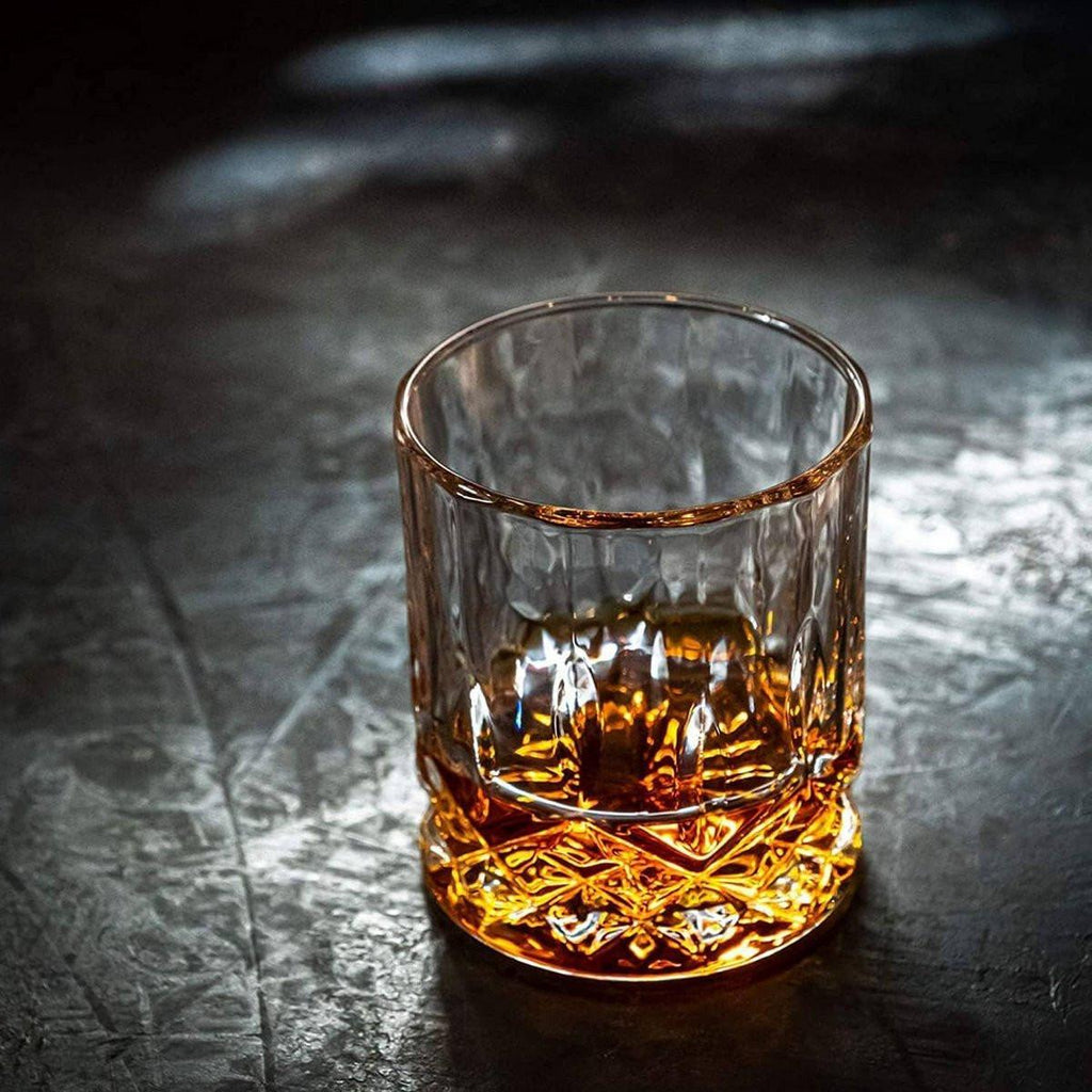 The Connoisseur's Set – Signature Whiskey Glass Edition mit Whiskysteinen.