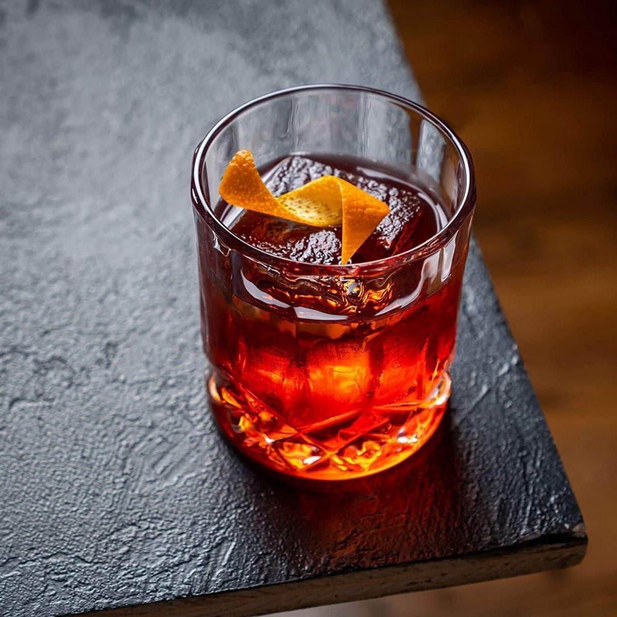 The Connoisseur's Set – Signature Whiskey Glass Edition mit Whiskysteinen.