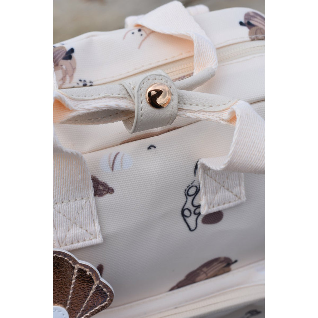 Play & Store Mini-Rucksack Weiß – Kinderrucksack mit Brustgurt & Flaschenfach.