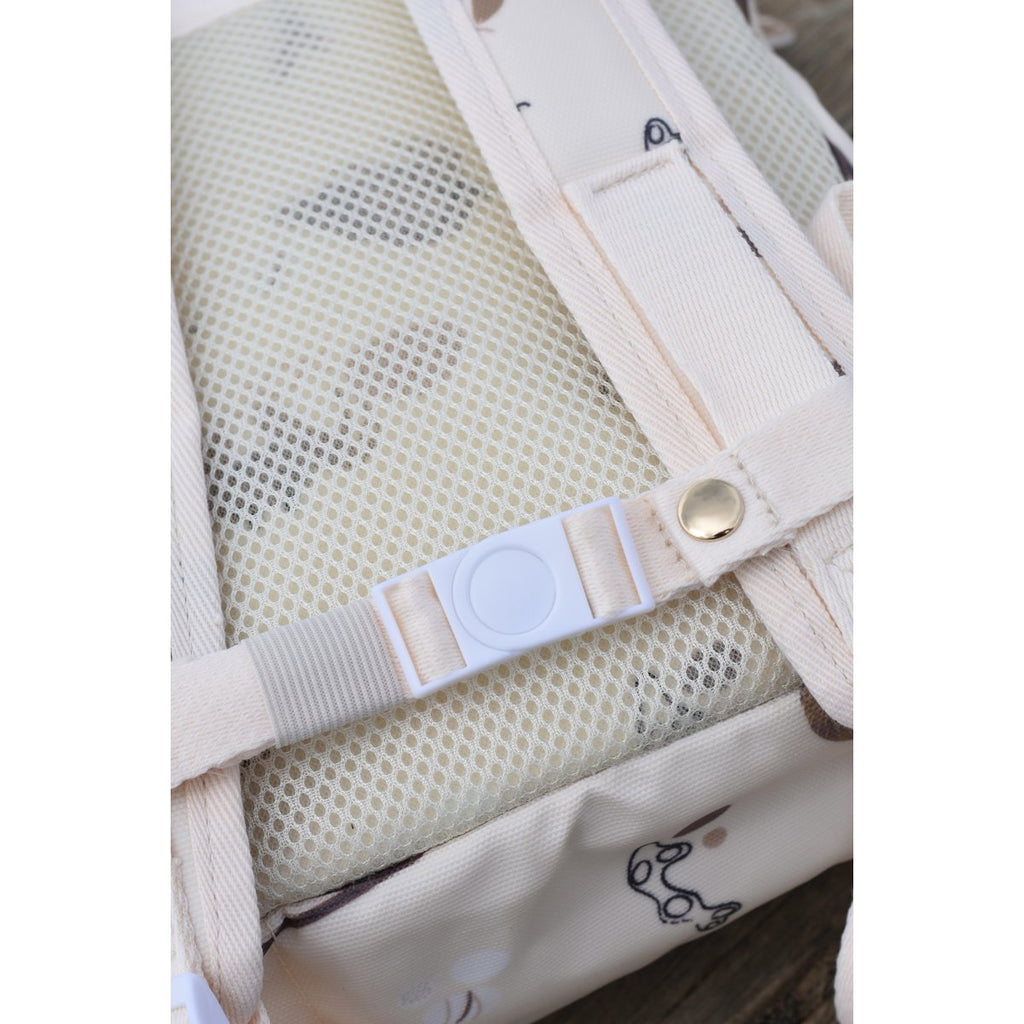 Play & Store Mini-Rucksack Weiß – Kinderrucksack mit Brustgurt & Flaschenfach.