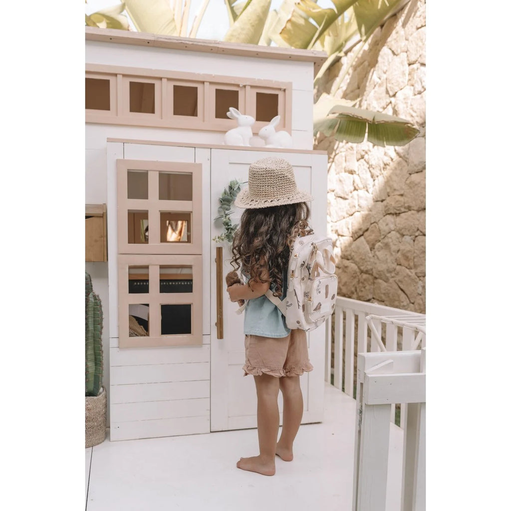 Play & Store Mini-Rucksack Weiß – Kinderrucksack mit Brustgurt & Flaschenfach.