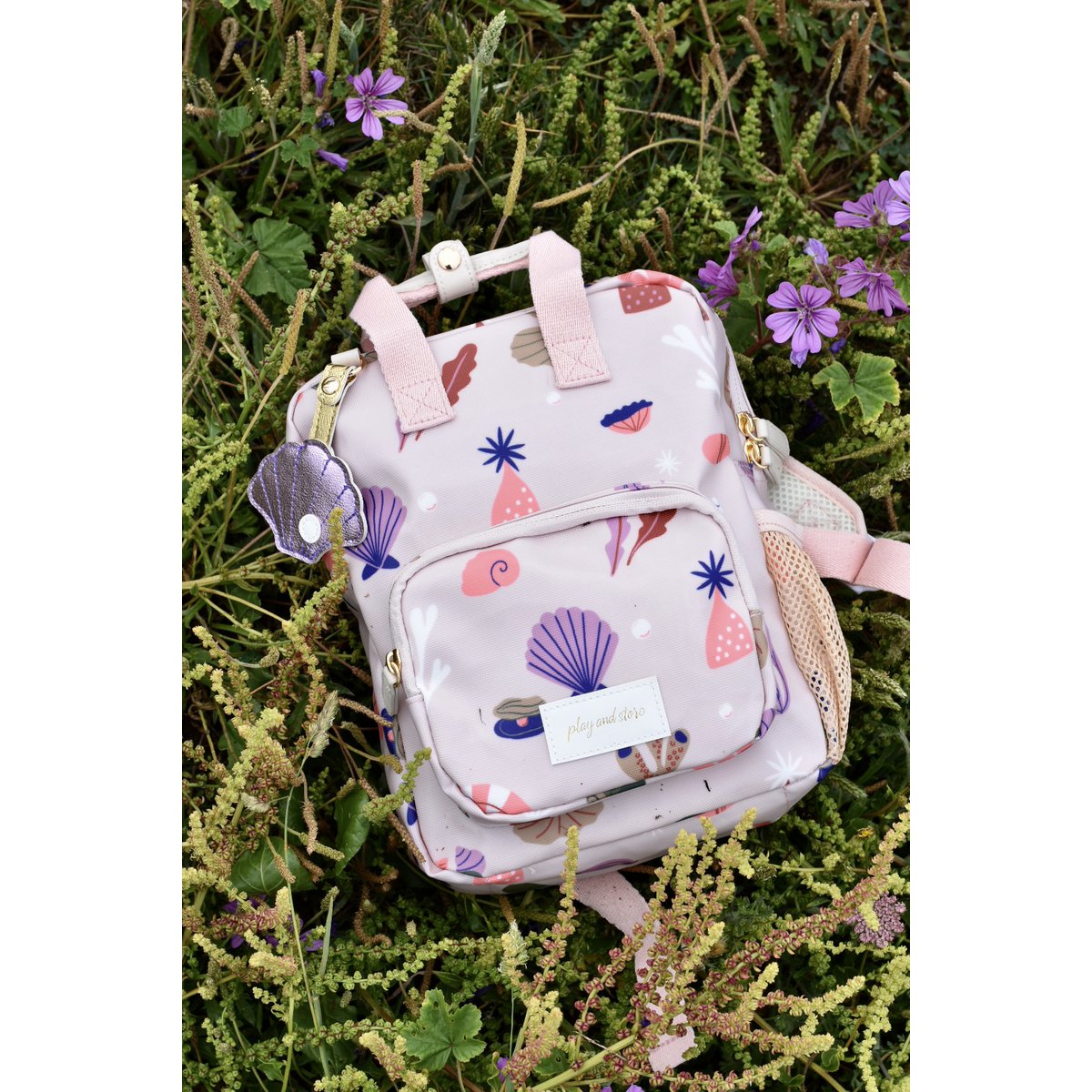 Play & Store Mini-Rucksack Weiß – Kinderrucksack mit Brustgurt & Flaschenfach.