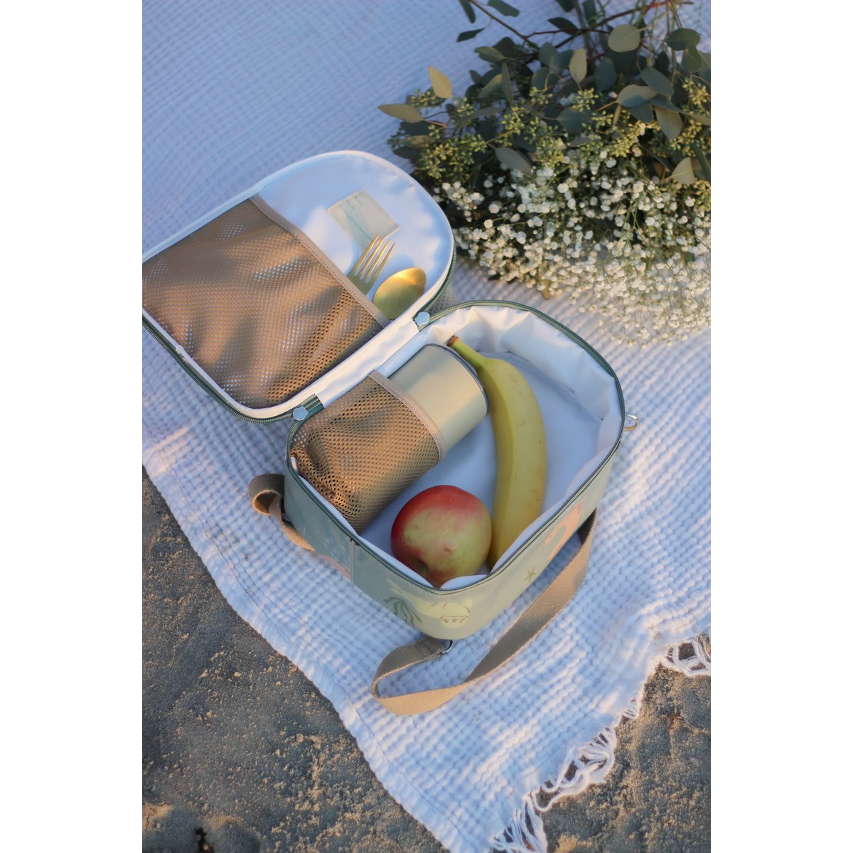 Play & Store Kinder-Lunchtasche Sands – isolierte Lunchbag als Rucksack & Umhängetasche