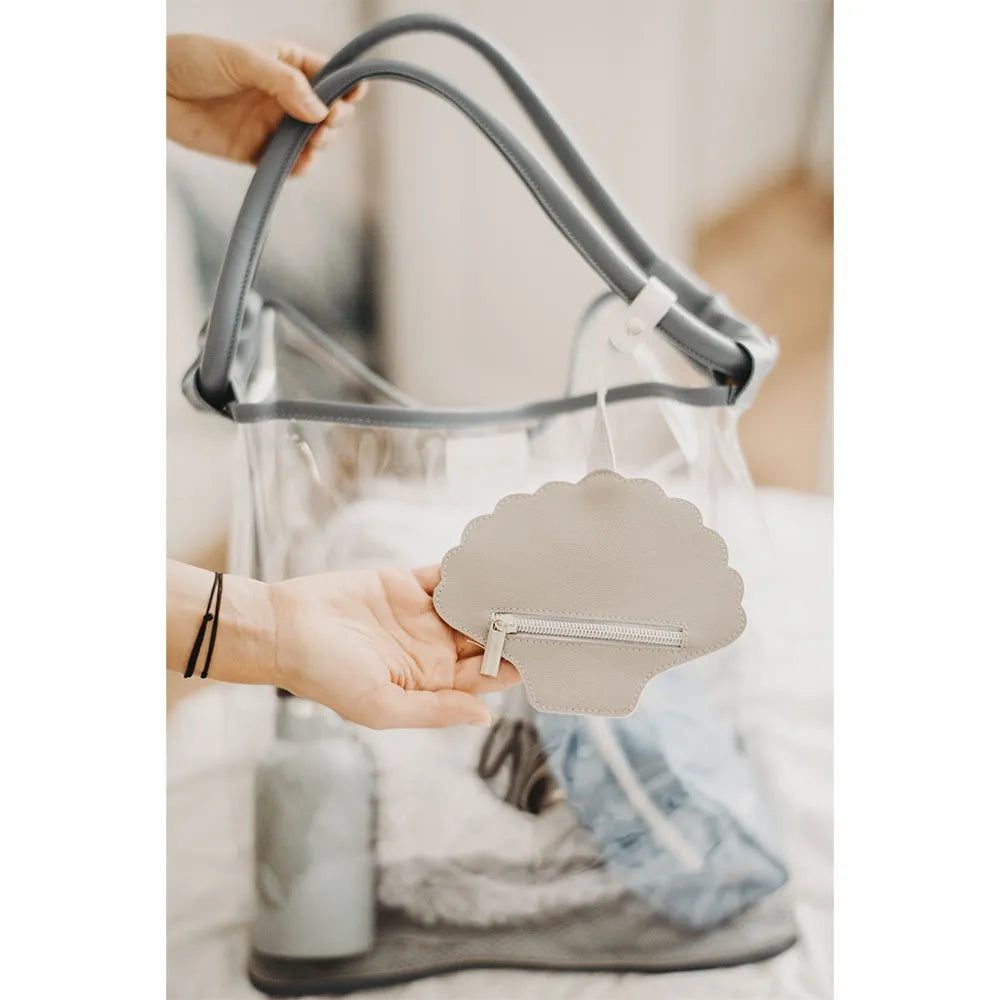 Play & Store Strandtasche – große transparente Badetasche mit Netzboden.